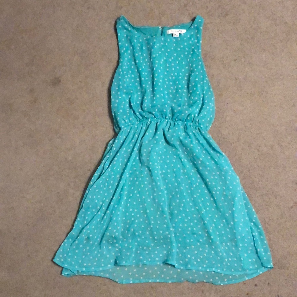 Sleeveless poka-dot dress